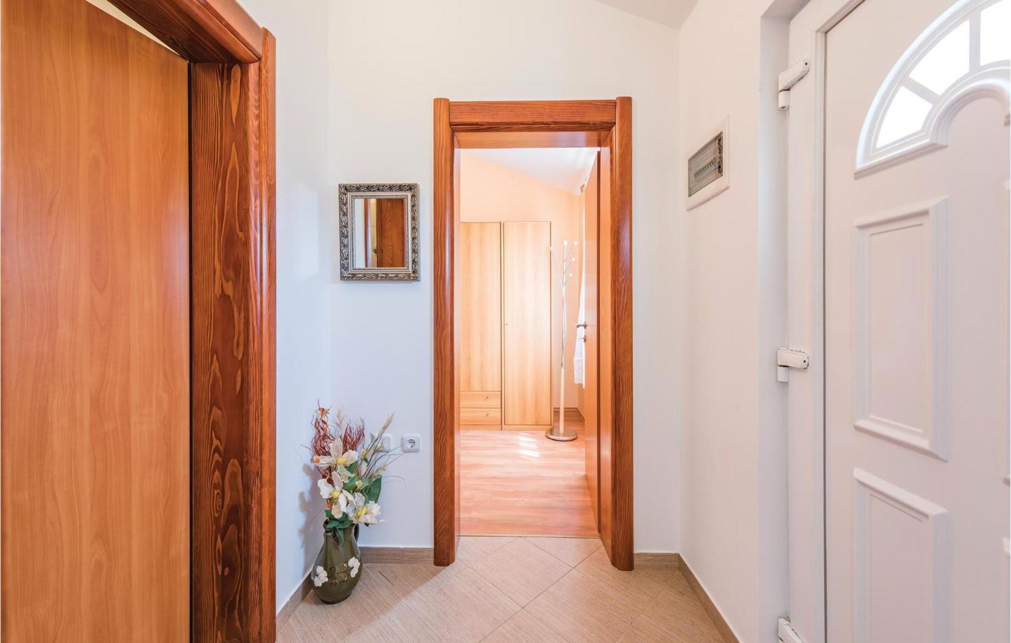 Awesome Home In Zminj With Wifi 外观 照片
